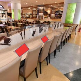 【イオンモール沖縄ライカム】モール内広告 フードコートテーブルシールの画像