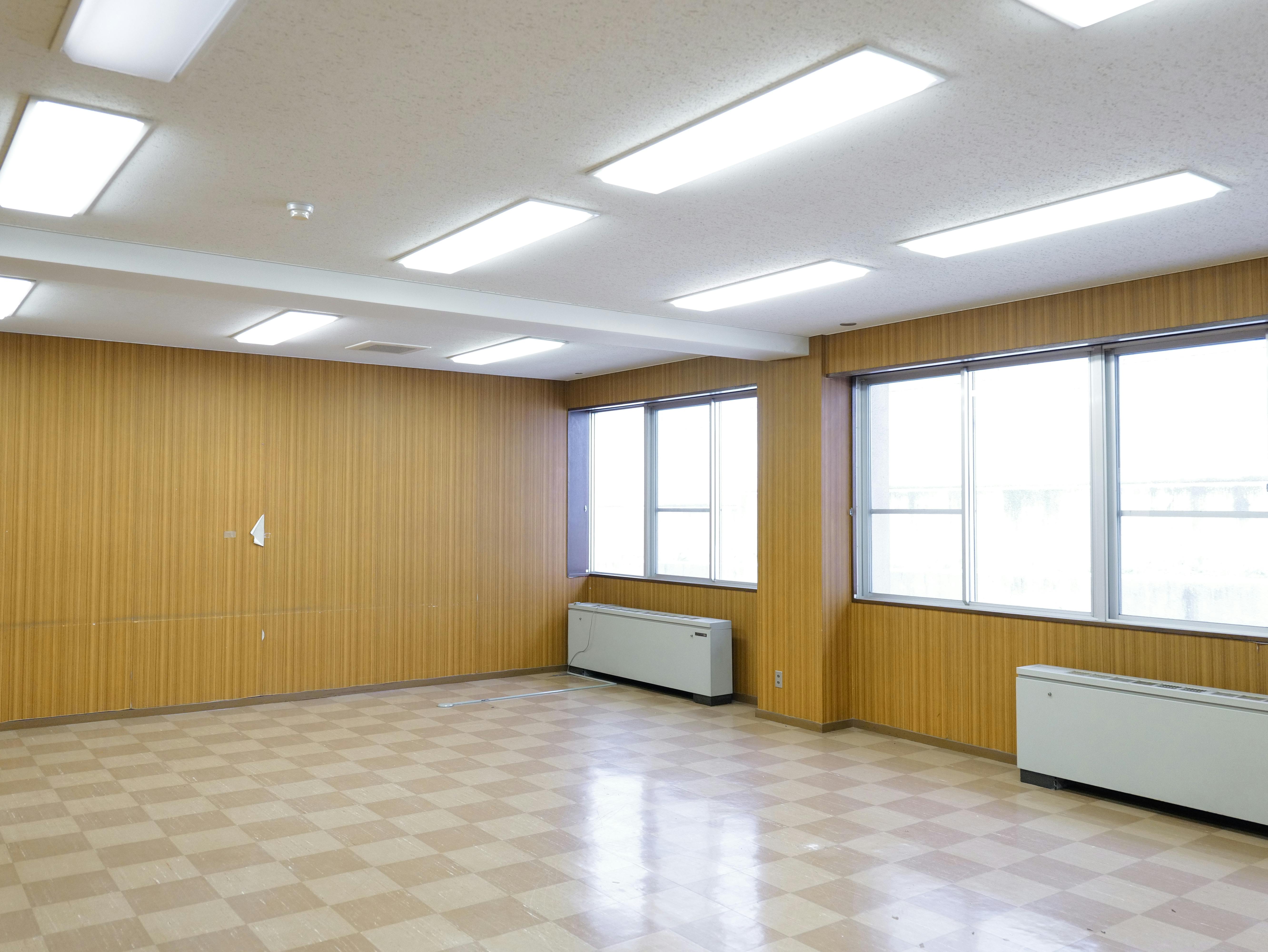 【飯田橋駅2分】撮影やイベントに最適な学校跡地のレンタルスペース（1Fフロア貸し）