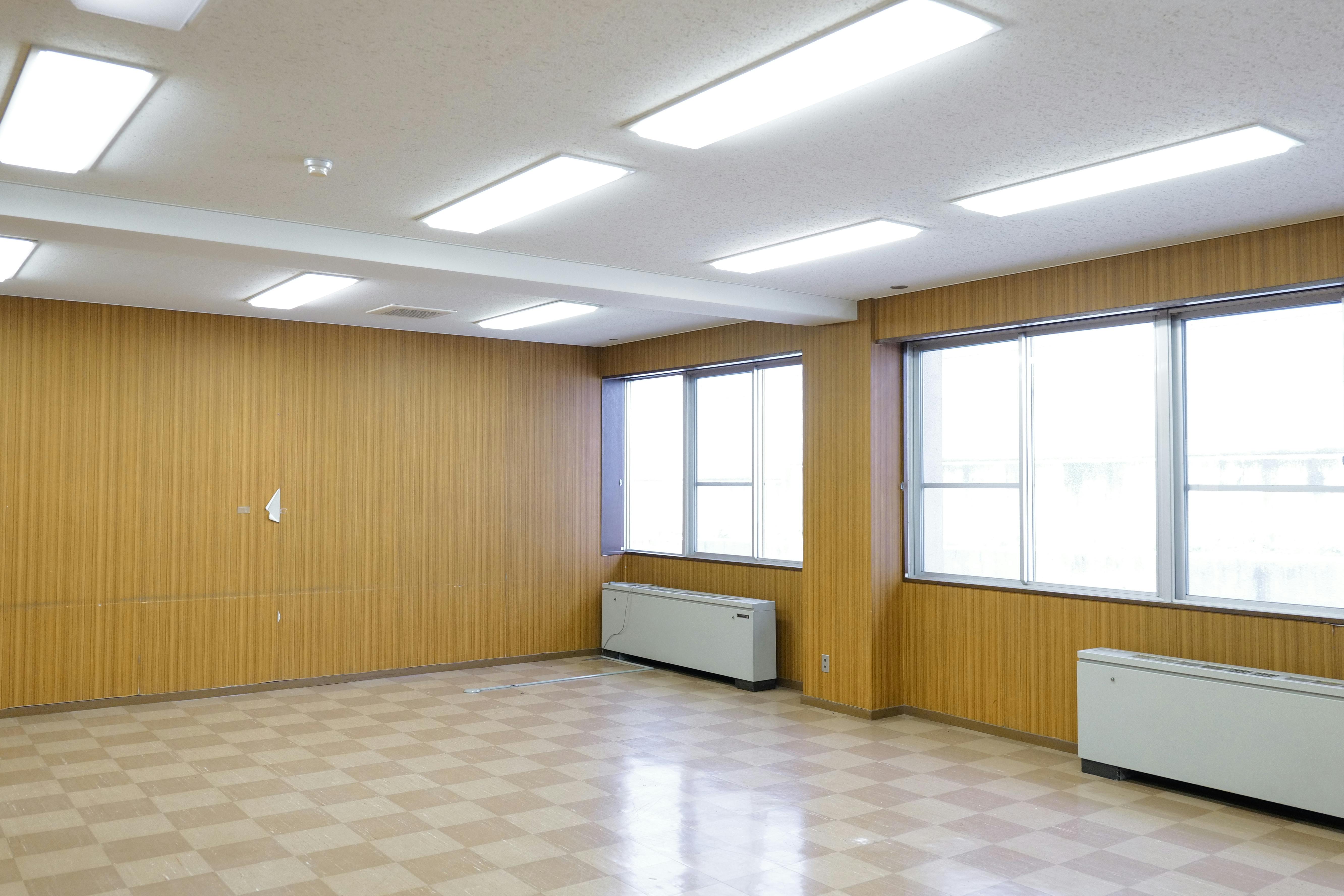 【飯田橋駅2分】撮影やイベントに最適な学校跡地のレンタルスペース(1Fフロア貸し)