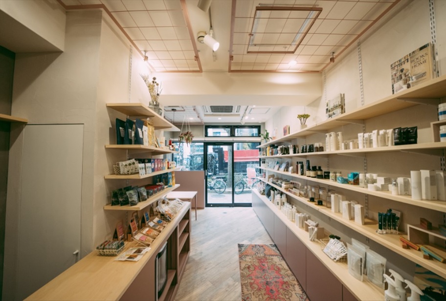 内観（入口向かって）