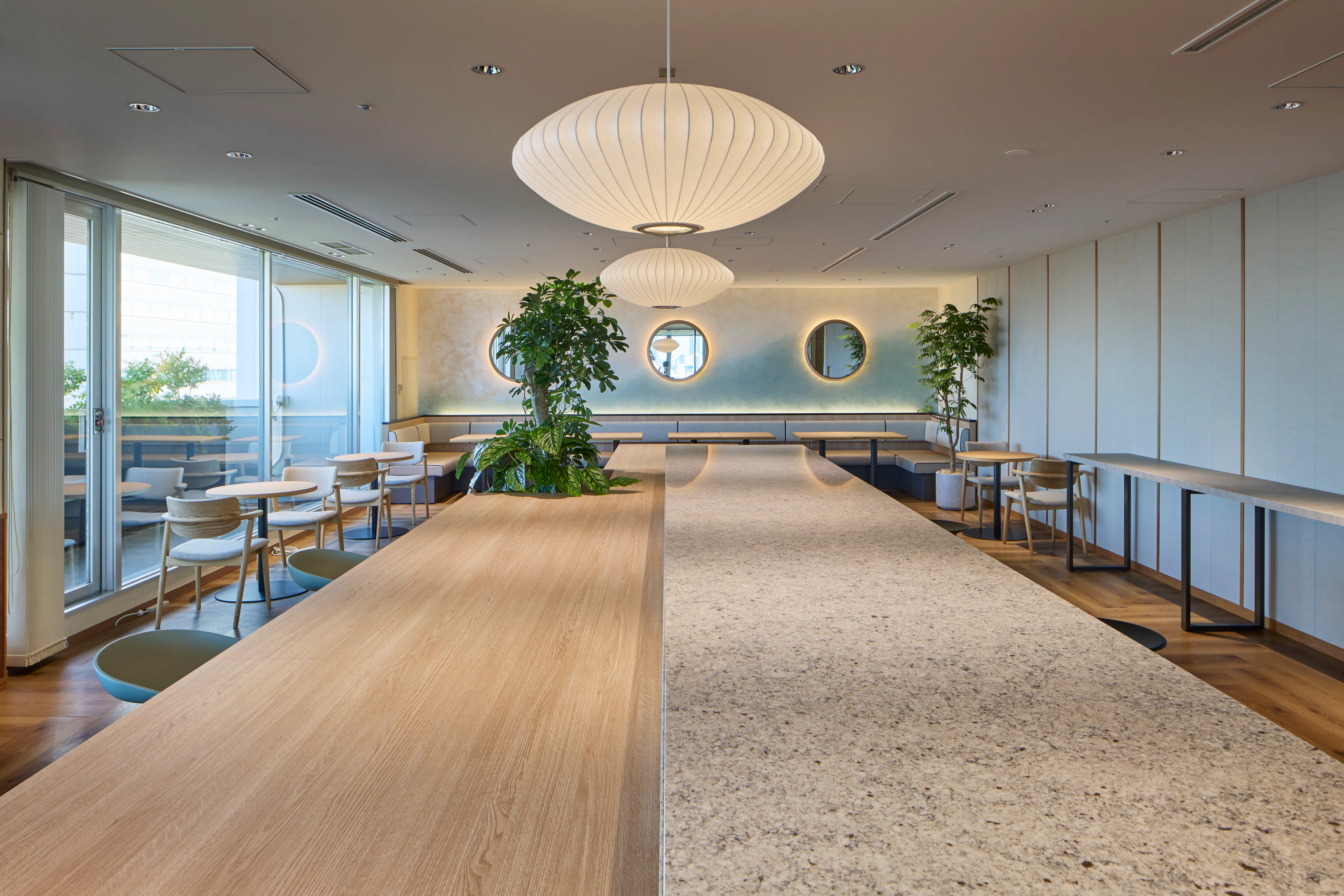 【青山一丁目駅直結】緑に包まれた展示会・撮影・プライベートイベントに最適なラウンジ