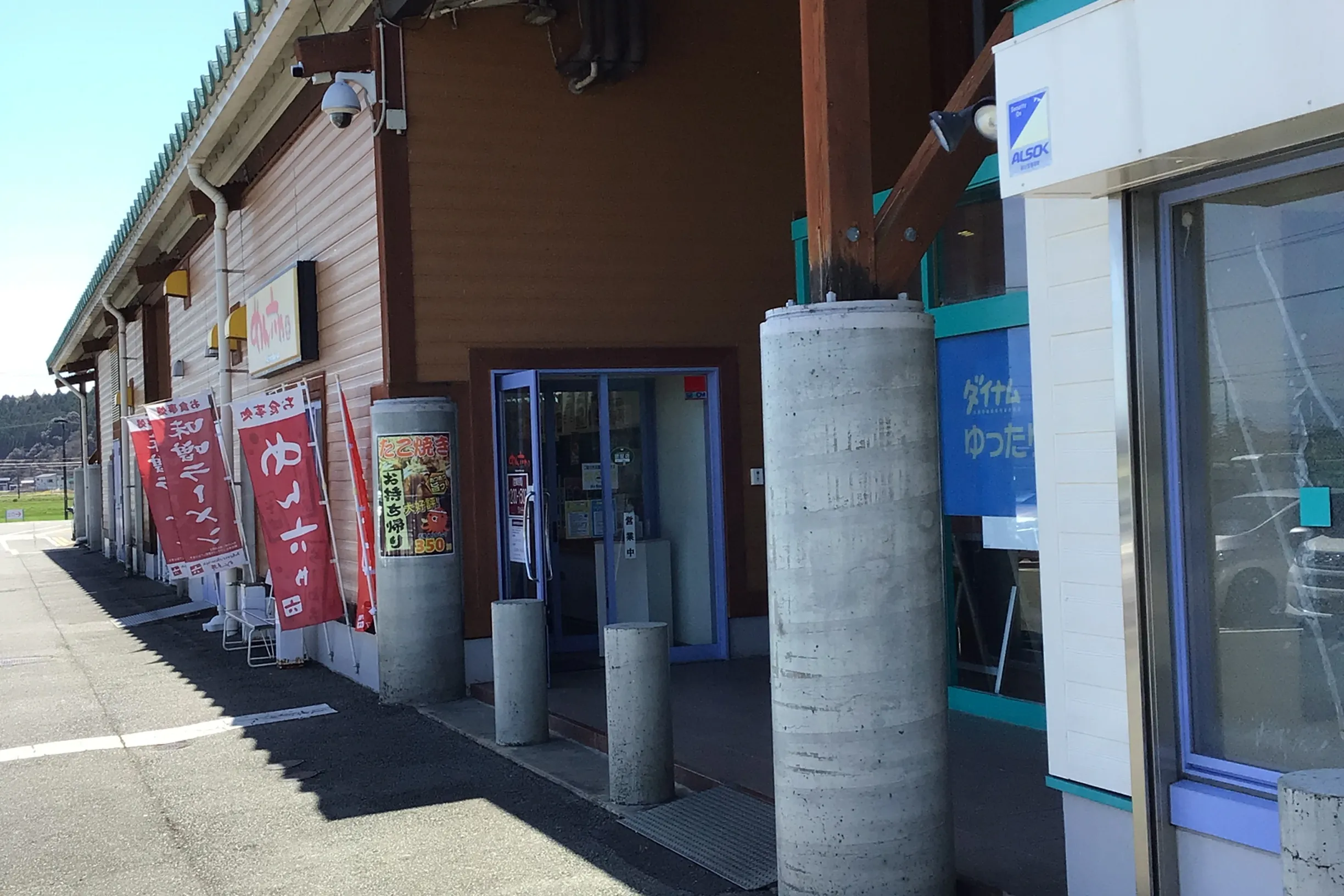 【ダイナム山鹿店ゆったり館】キッチンカー出店やプロモーションイベントに最適なアミューズメント施設のイベントスペース (めん六や側)