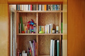 【池ノ上駅6分】撮影に適した光と影・素材が特徴的な自宅兼スタジオ