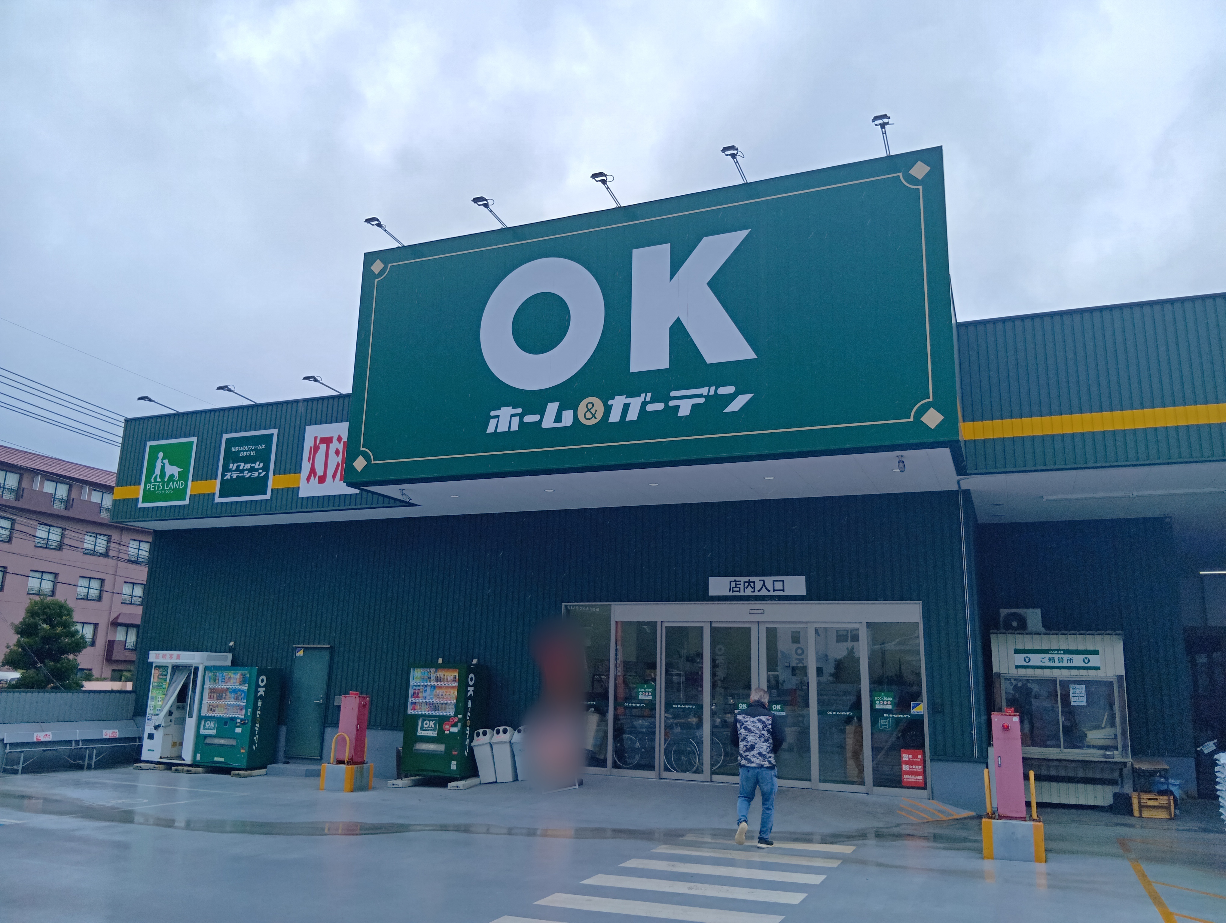 【HIヒロセOKホーム＆ガーデン平戸店】プロモーションイベントに最適なホームセンターの2F風除室スペース