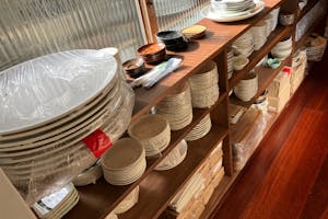 【逗子エリア】個展や展示会に適した暖炉やアイランドキッチンがある海辺の平屋一軒家