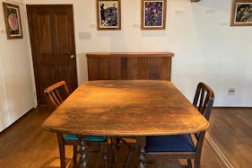 【逗子エリア】個展や展示会に適した暖炉やアイランドキッチンがある海辺の平屋一軒家