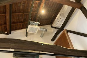 【逗子エリア】個展や展示会に適した暖炉やアイランドキッチンがある海辺の平屋一軒家