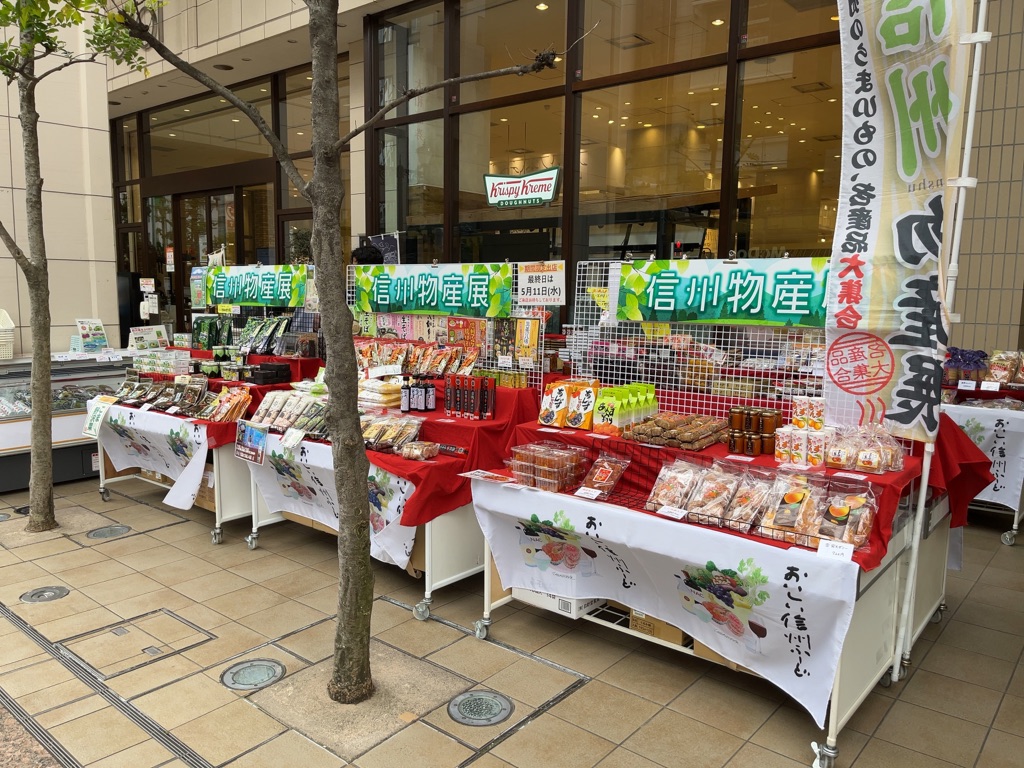 【中野マルイ】1階 パブリックスペース3（駅側）【食物販・物販】中野駅徒歩2分。中野通りの面した屋外スペース。トラフィックも抜群。　アパレル・雑貨・物産展などのポップアップに最適なスペースです。｜ショップカウンター