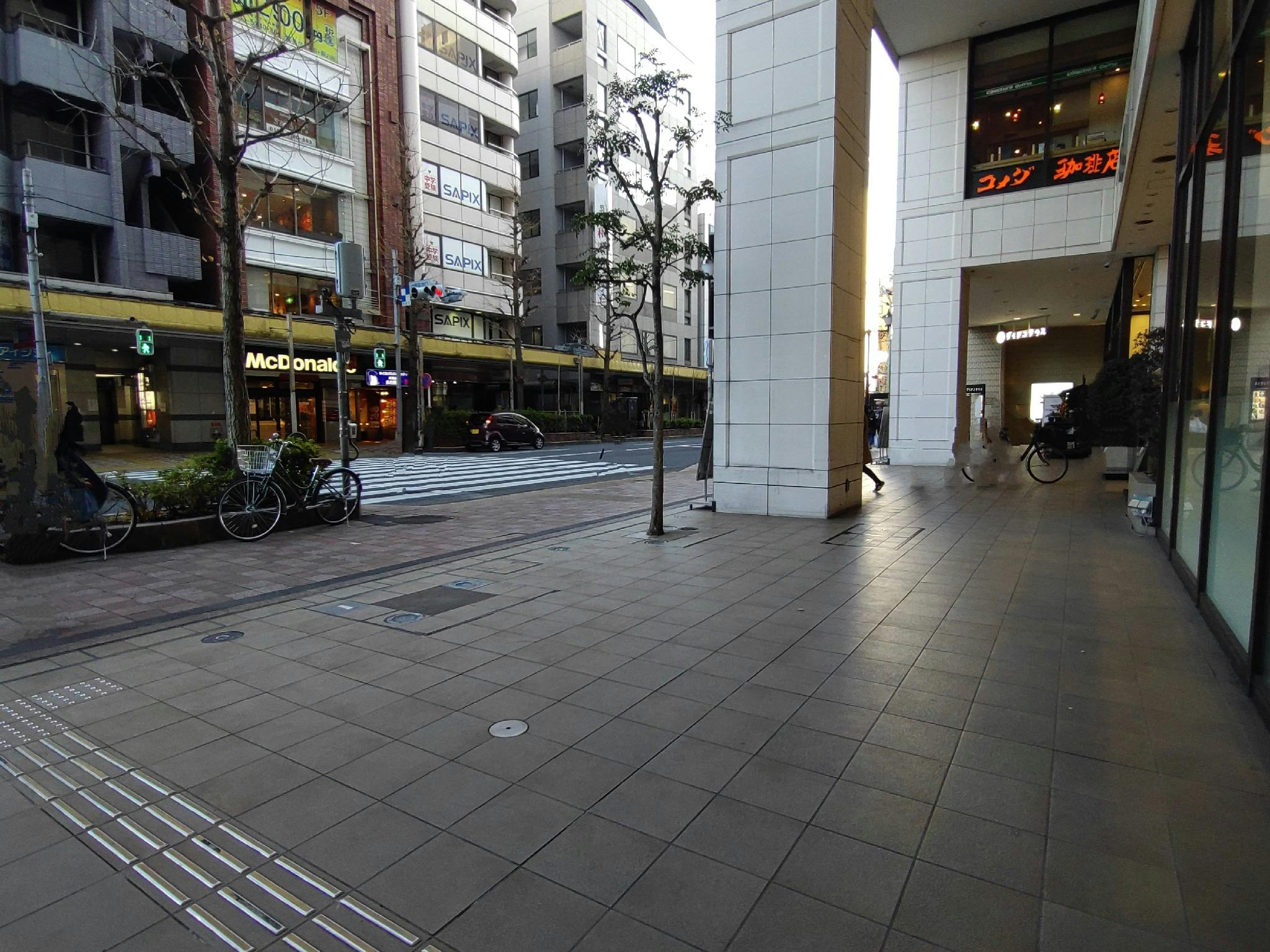 【中野マルイ】1階 パブリックスペース3（駅側）【食物販・物販／物産展】正面入口前で人通り抜群の屋外スペース