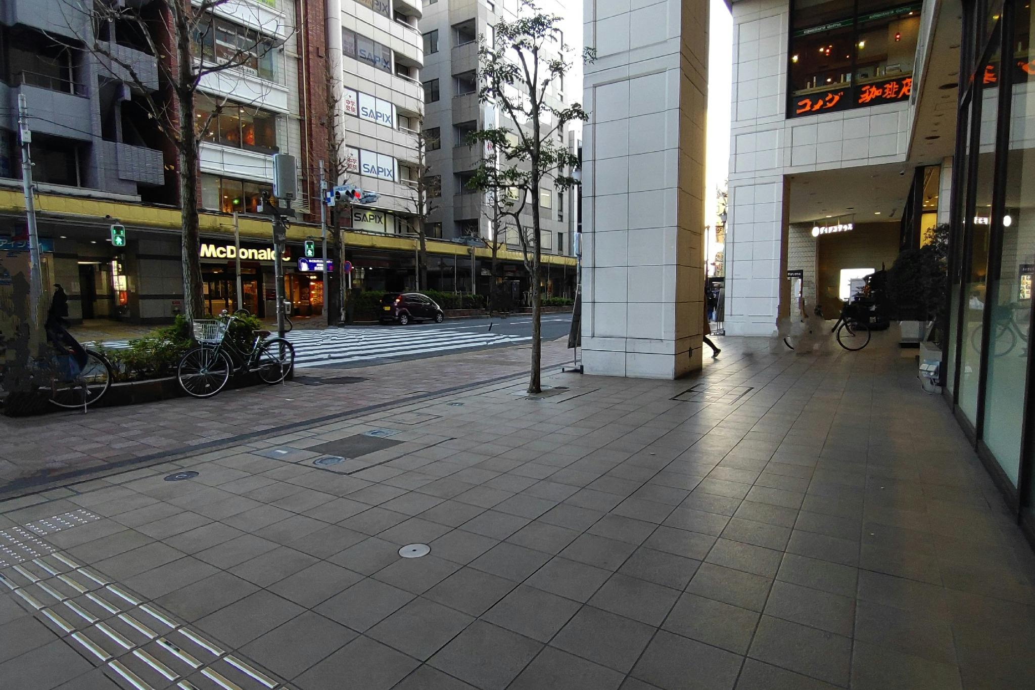 【中野マルイ】1階 パブリックスペース3(駅側)【食物販・物販/物産展】正面入口前で人通り抜群の屋外スペース