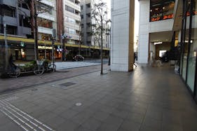 【中野マルイ】1階 パブリックスペース3(駅側)【食物販・物販/物産展】正面入口前で人通り抜群の屋外スペース