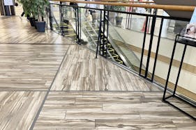 【プレナ幕張】各種プロモーションイベントやポップアップストアに最適な駅近商業施設2階エスカレーター横にあるイベントスペース