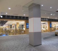 【イオンモール名古屋茶屋】モール内広告 柱巻き