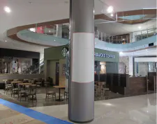 【イオンモール名古屋茶屋】モール内広告 柱巻きの画像