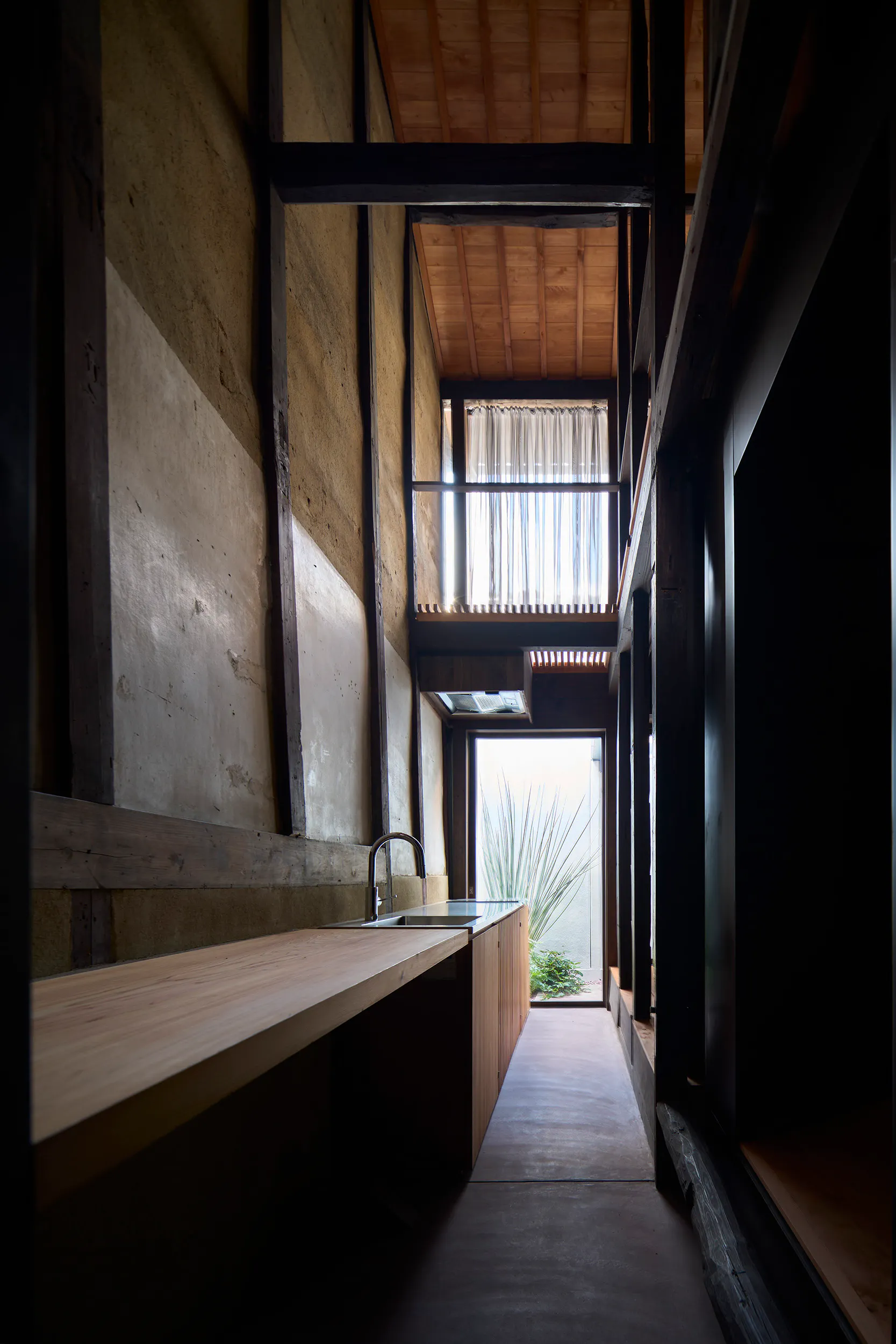 【丹波口駅8分】ブランド撮影や映像収録におすすめ！やわらかな自然光が差し込む1棟貸しスタジオ