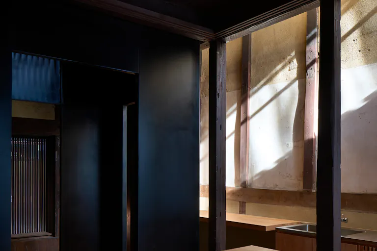 【五条町屋スタジオ】スペース(4sitting roomよりkitchenを望む)