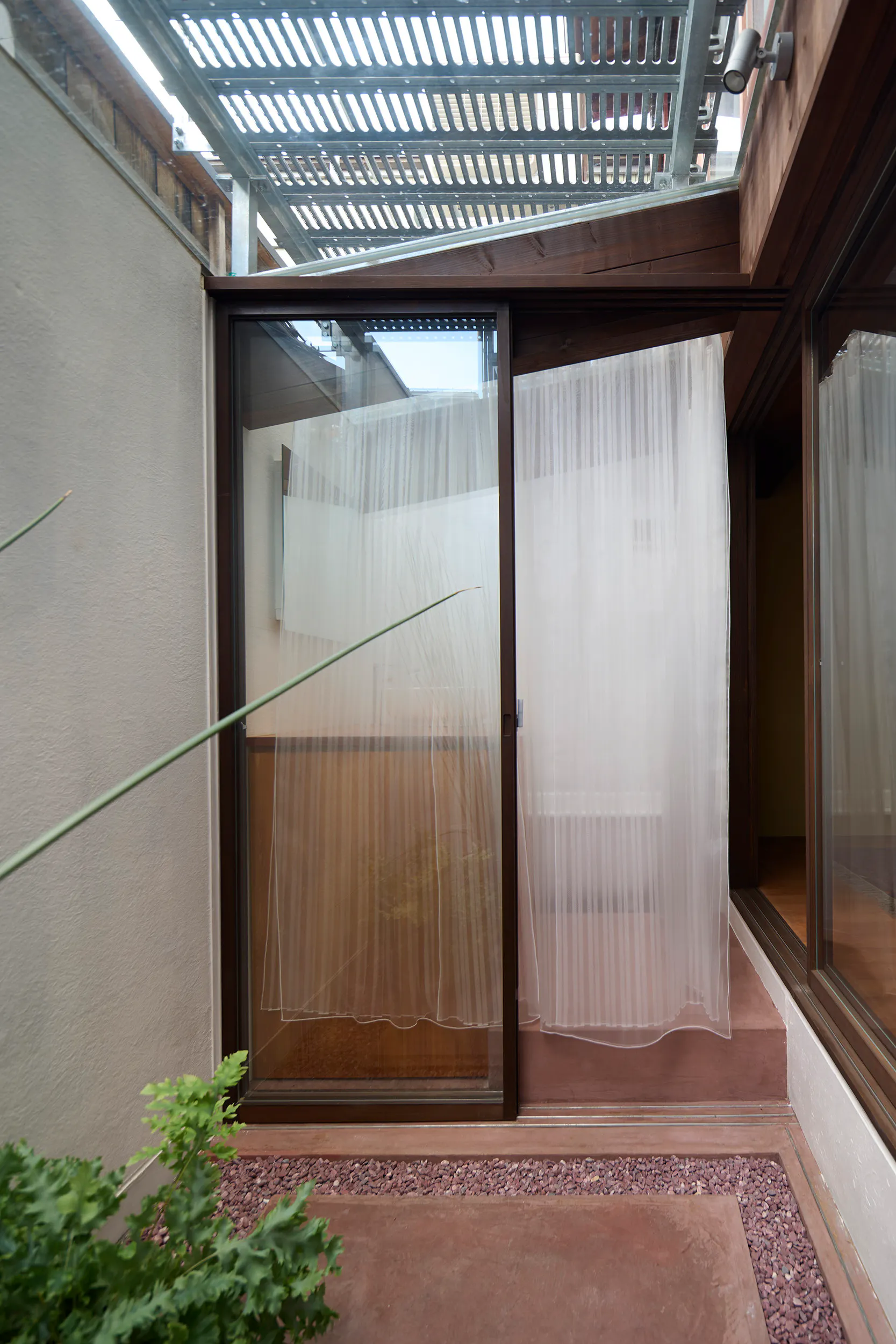 【丹波口駅8分】ブランド撮影や映像収録におすすめ！やわらかな自然光が差し込む1棟貸しスタジオ