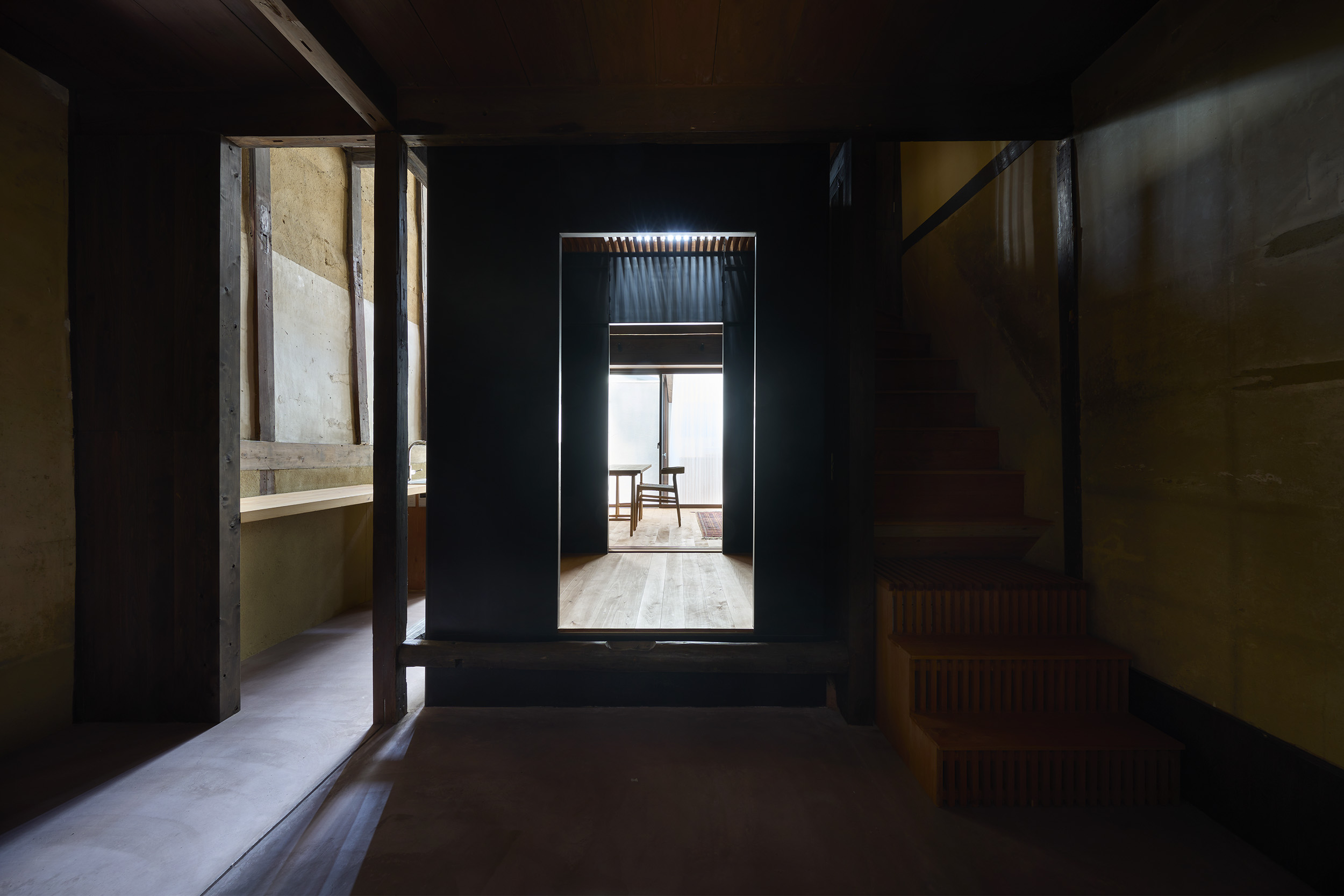 【五条町屋スタジオ】スペース6（domaよりkitchenとsitting roomを望む）