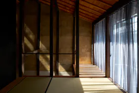 【丹波口駅8分】ブランド撮影や映像収録におすすめ!やわらかな自然光が差し込む1棟貸しスタジオ