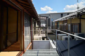 【丹波口駅8分】ブランド撮影や映像収録におすすめ!やわらかな自然光が差し込む1棟貸しスタジオ