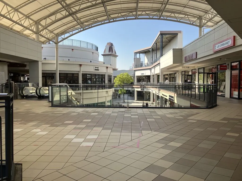 【三井アウトレットパーク ジャズドリーム長島】2階 オーバルコート