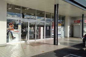 【ブックエース植田店】食物販やキッチンカー出店に最適な書店前のイベントスペース