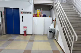 【ゆめマート牛深】エレベーター前 ポップアップストア(物販、食物販)やプロモーション用途に最適なスーパーの屋内催事イベントスペース