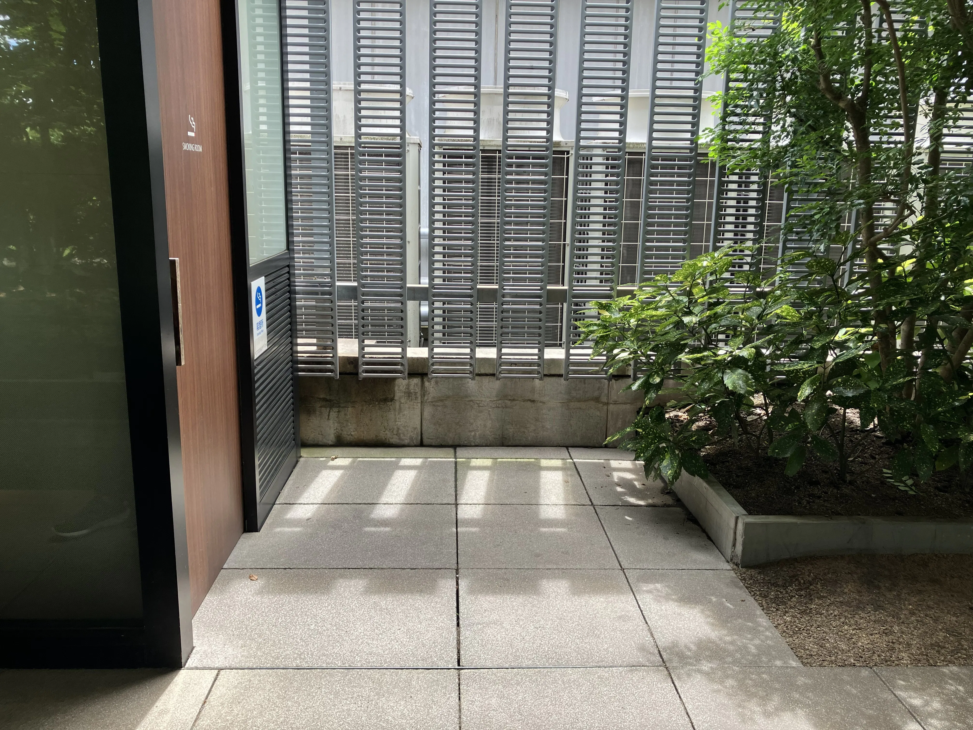 【成城コルティ】成城コルティ喫煙室前スペース