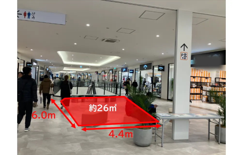 【三井アウトレットパーク マリンピア神戸】2階　南東エスカレーター前
