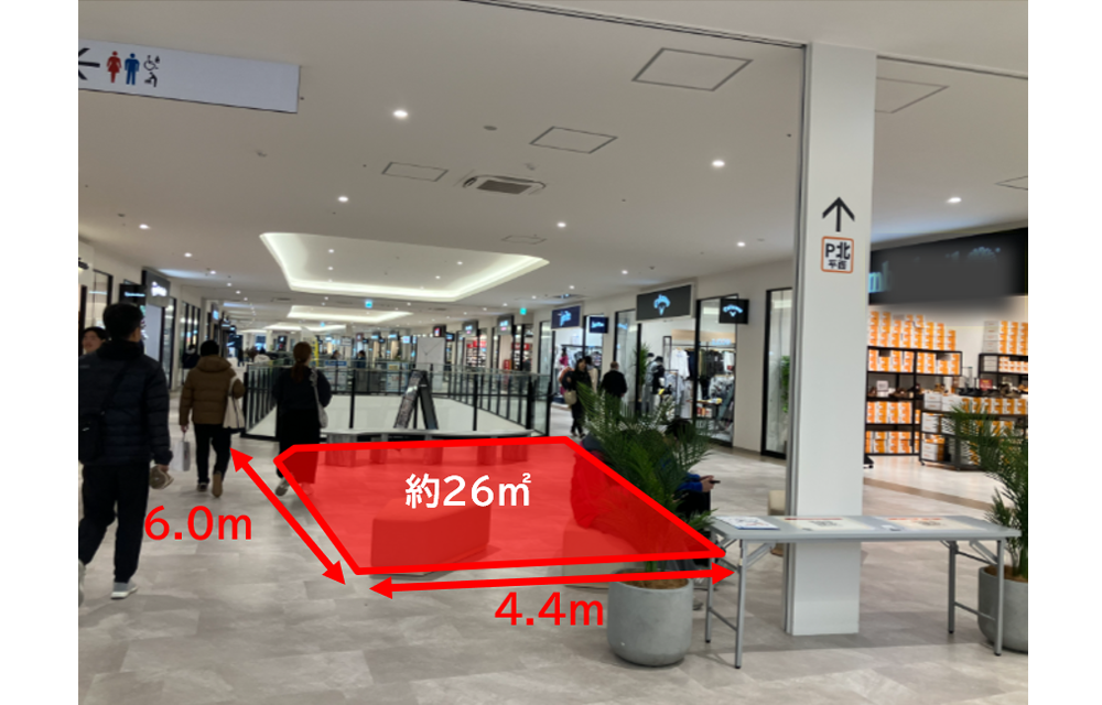 【三井アウトレットパーク マリンピア神戸】2階　南東エスカレーター前