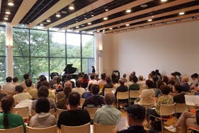 【国際センター駅0分】展示会やポップアップストアに適した日差しが差し込む明るいイベントスペース(屋内)