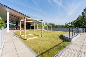 【国際センター駅0分】展示会やポップアップストアに適した日差しが差し込む明るいイベントスペース(屋内)