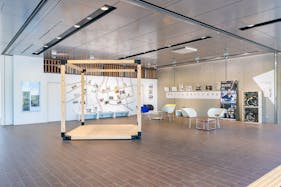 【国際センター駅0分】展示会やポップアップストアに適した日差しが差し込む明るいイベントスペース(屋内)