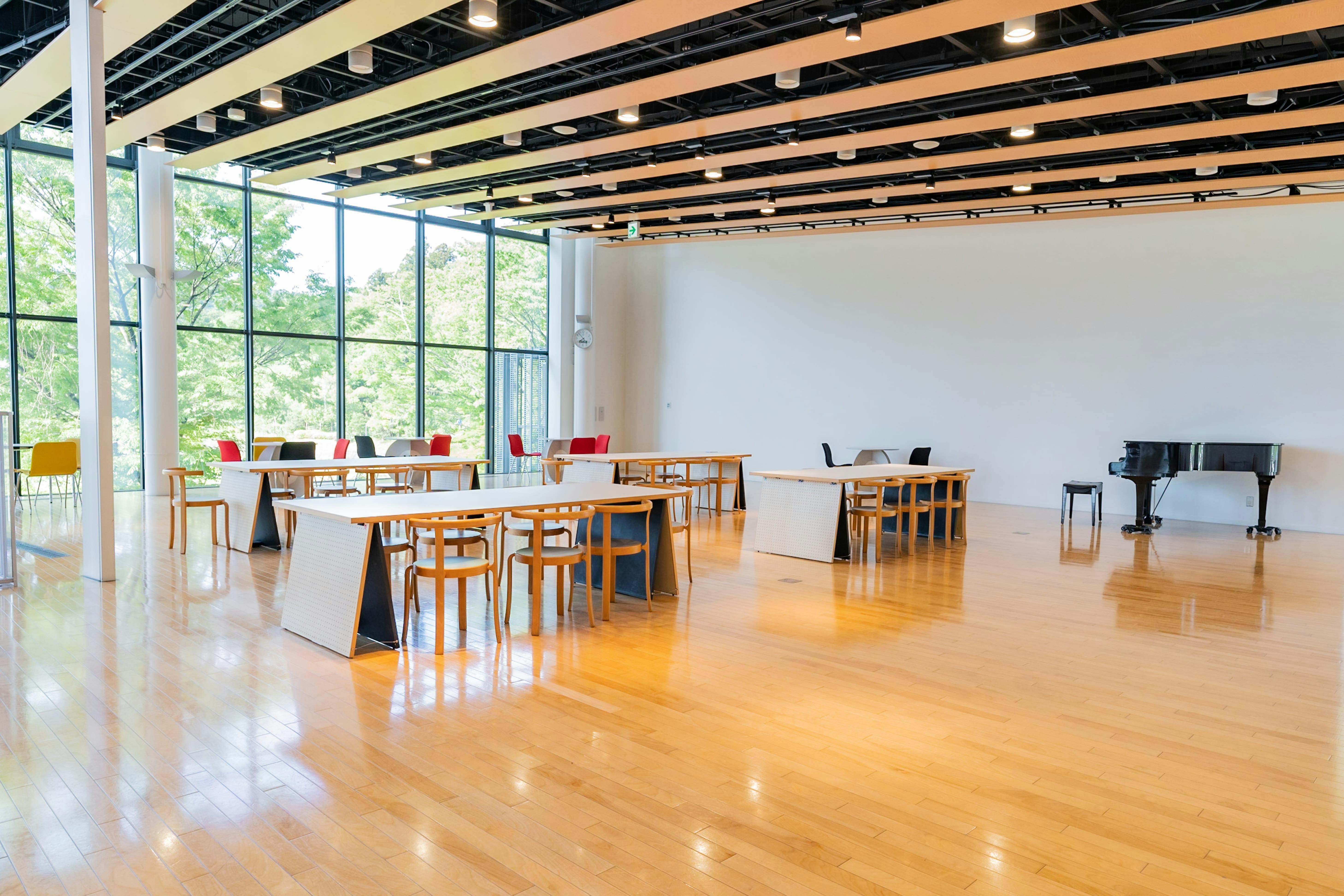 【国際センター駅0分】展示会やポップアップストアに適した日差しが差し込む明るいイベントスペース(屋内)