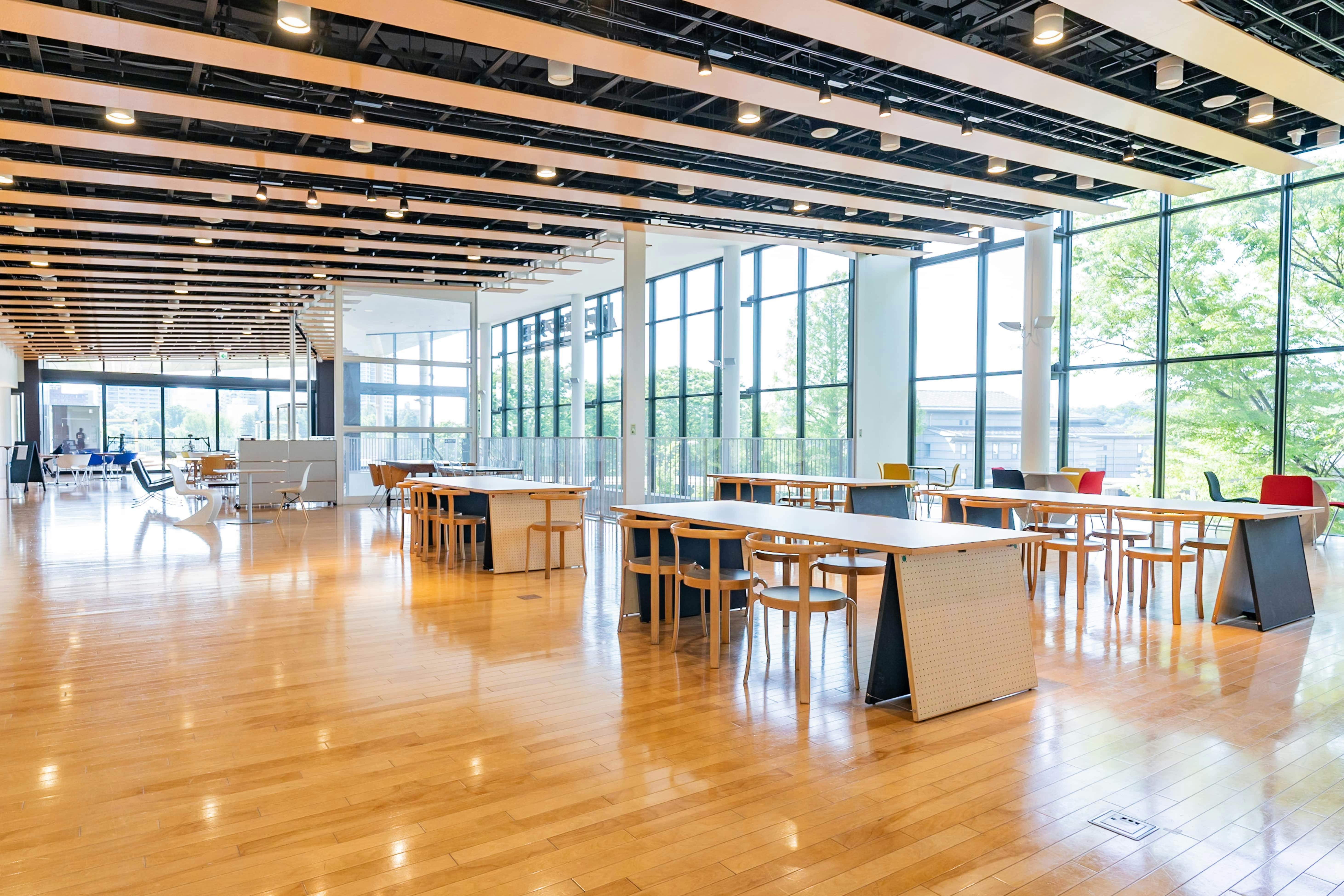 【国際センター駅0分】展示会やポップアップストアに適した日差しが差し込む明るいイベントスペース(屋内)