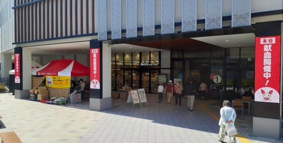 【イオン藤井寺ショッピングセンター】モール内広告 デジタルサイネージ（柱型サイネージ）の画像