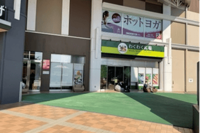 【あびこショッピングプラザ】プロモーションやワークショップトに適した地域密着型の商業施設1Fにある屋外イベントスペース(1Fガーデンコート/わくわく広場)