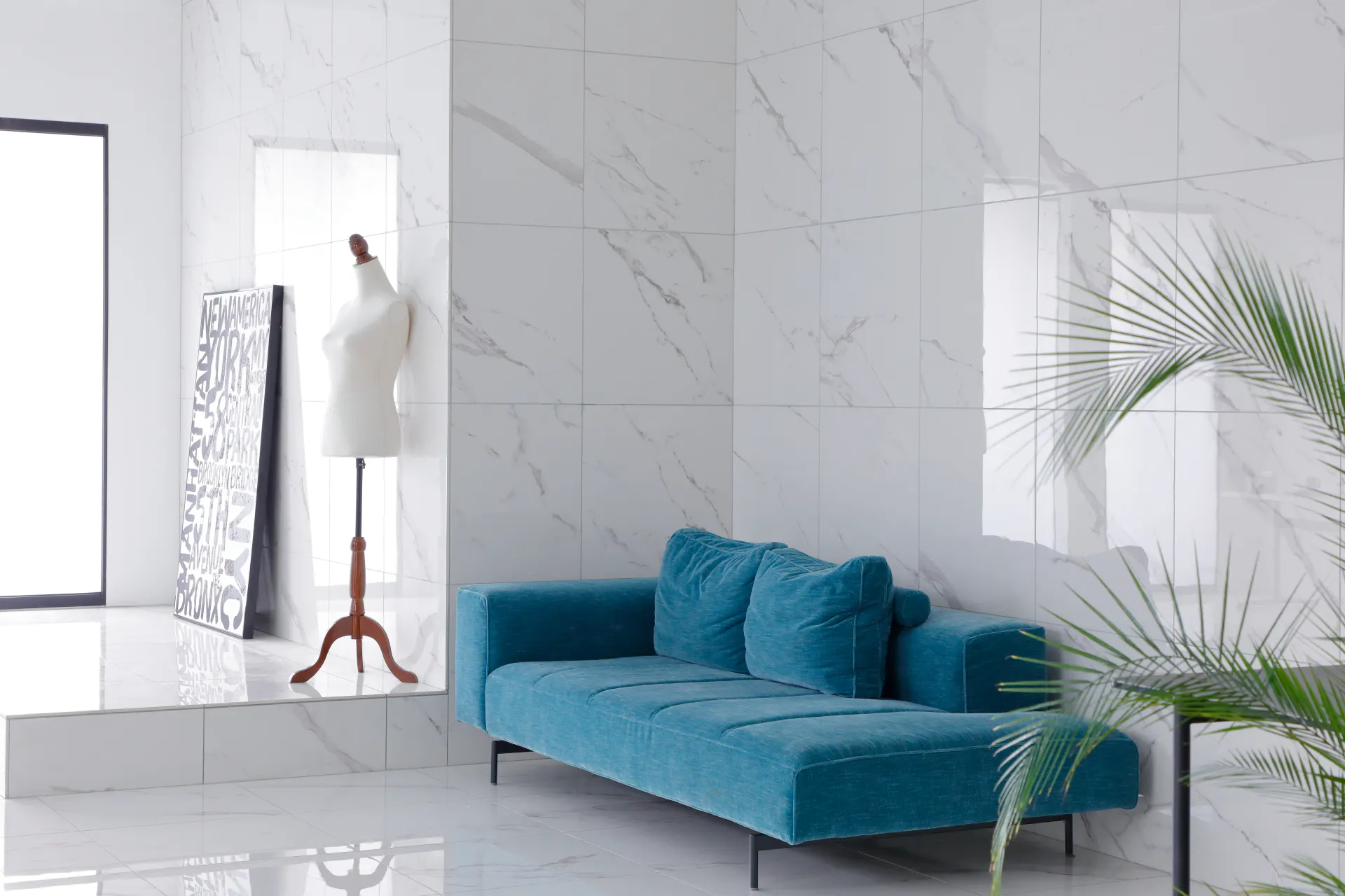 【雑色駅2分】招待制の展示会や各種撮影会に最適な床壁面の大理石が特徴的なイベントスペース