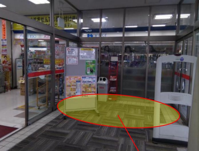 【オリンピック洋光台店】プロモーションに最適な1F正面出入口風除室スペースの画像