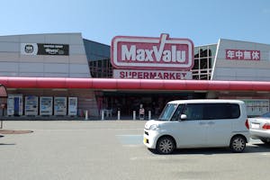 【マックスバリュ藤島店】各種プロモーションイベントに最適な店舗入口前の軒下スペース