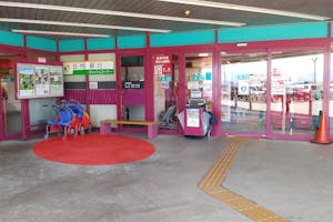 【マックスバリュ藤島店】各種プロモーションイベントに最適な店舗入口前の軒下スペース