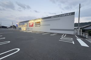 【エディオン鴨方店】キッチンカーに最適な駐車場イベントスペース