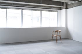 【六本木一丁目駅5分】展示会や撮影・収録、ポップアップストア等に最適な白壁のシンプルなイベントスペース