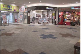 【イオンモール千葉ニュータウン】モール棟2F西入口前