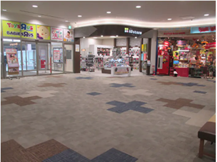 【イオンモール千葉ニュータウン】モール棟2F西入口前