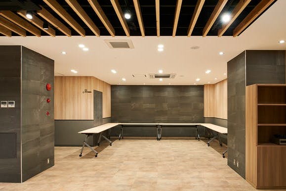 【本郷三丁目駅5分】展示会・プレゼン・会議室利用に最適!シンプルな内装にこだわった100㎡超のイベントスペース