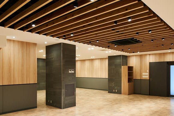 【本郷三丁目駅5分】展示会・プレゼン・会議室利用に最適!シンプルな内装にこだわった100㎡超のイベントスペース