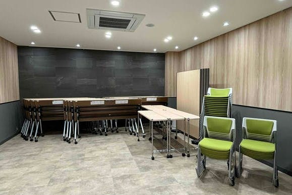 【本郷三丁目駅5分】展示会・プレゼン・会議室利用に最適!シンプルな内装にこだわった100㎡超のイベントスペース