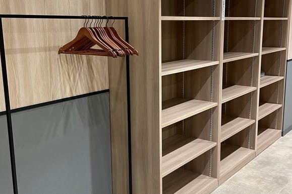 【本郷三丁目駅5分】展示会・プレゼン・会議室利用に最適!シンプルな内装にこだわった100㎡超のイベントスペース