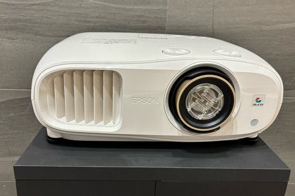 【本郷三丁目駅5分】展示会・プレゼン・会議室利用に最適!シンプルな内装にこだわった100㎡超のイベントスペース